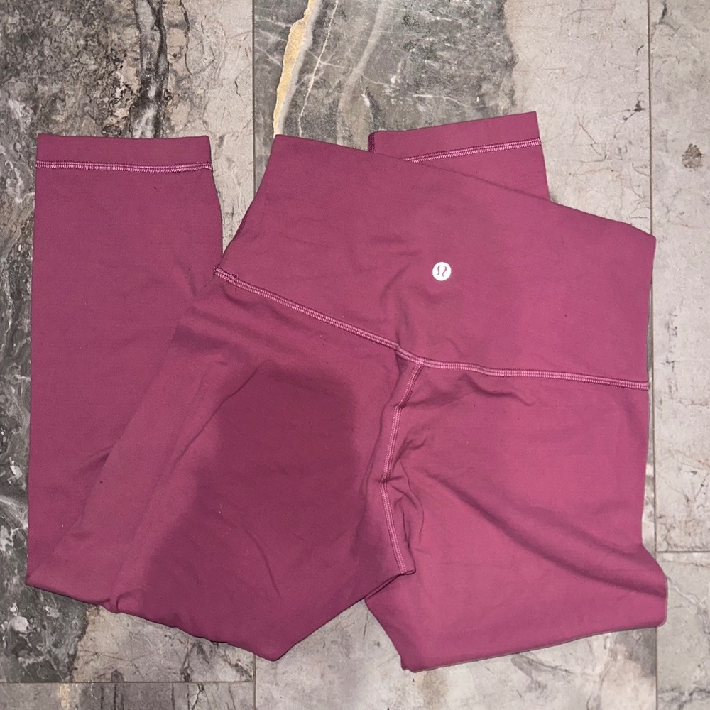 LULULEMON SIZE 6 24" LEGGINGS